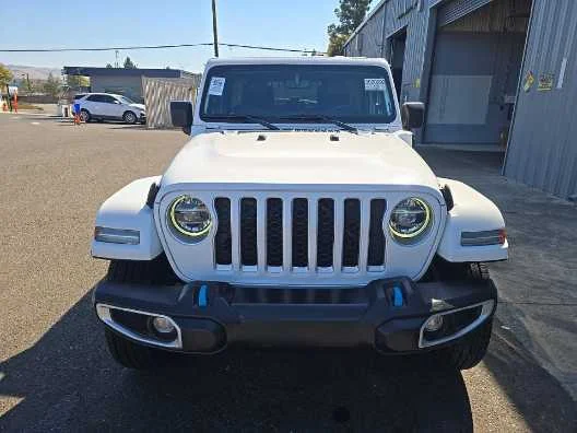 Used 2022 Bright White Clearcoat Jeep Unlimited Sahara image 2