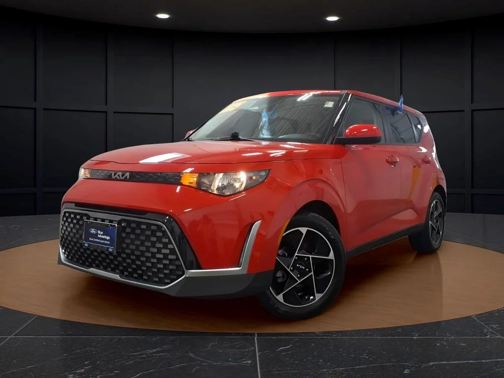 Used 2025 Red Kia EX image 3