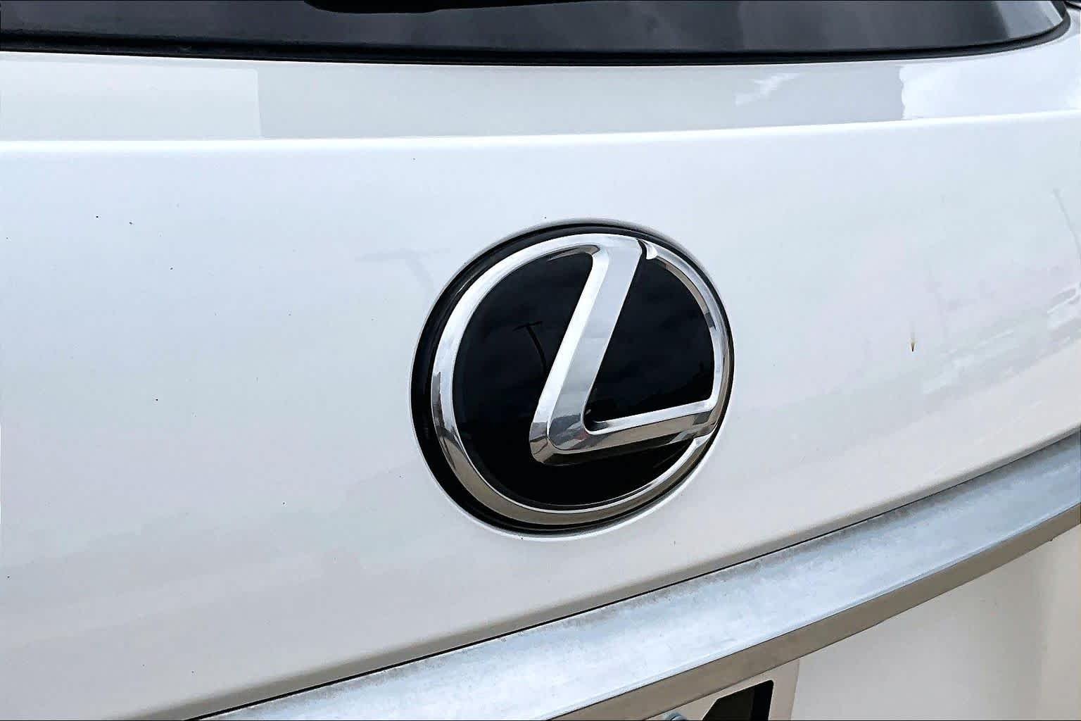 Used 2022 Eminent White Pearl Lexus  image 31