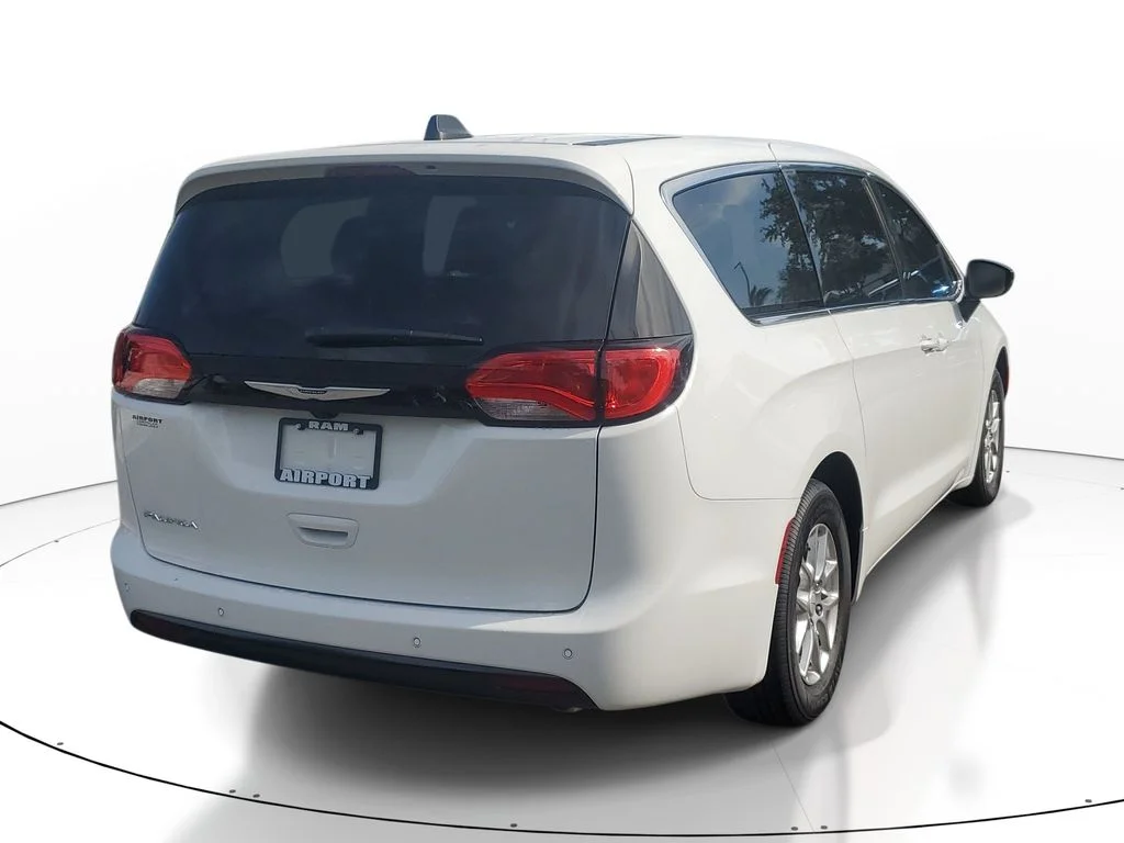 New 2027 White Chrysler LX image 4
