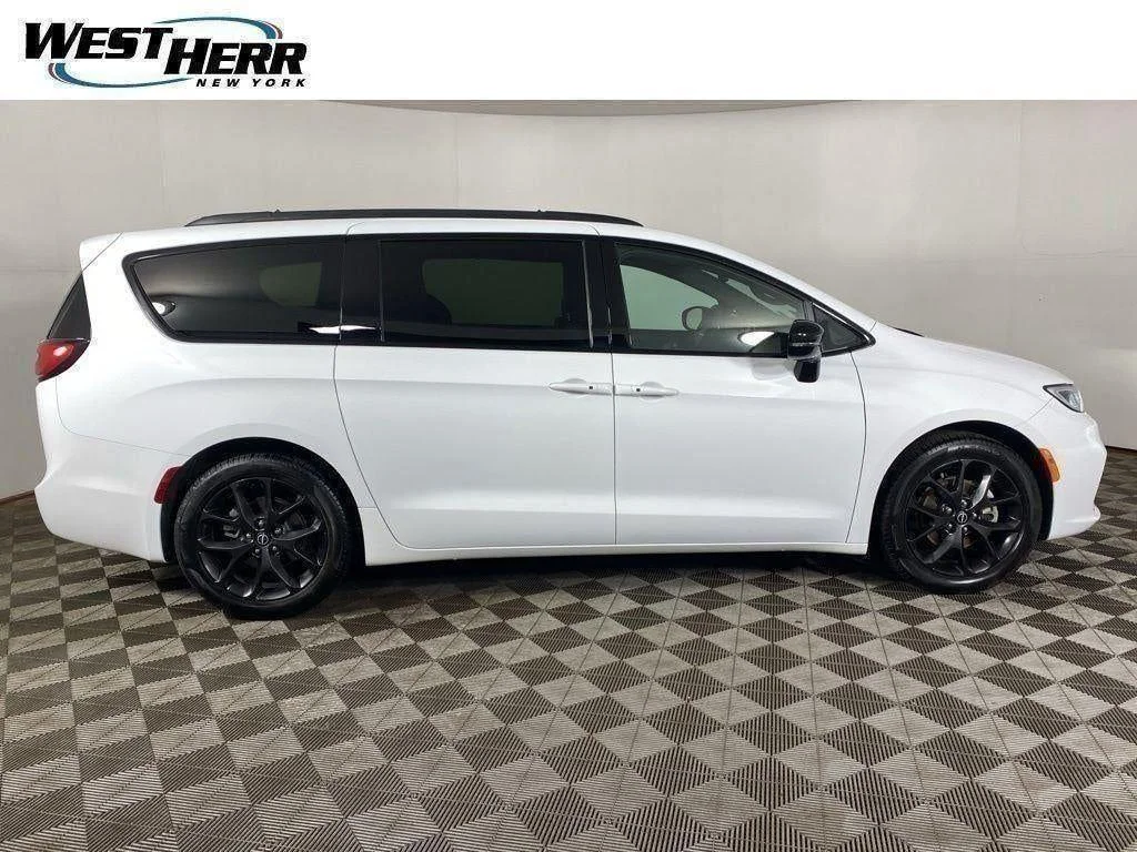 Used 2026 Bright White Clearcoat Chrysler Select image 46