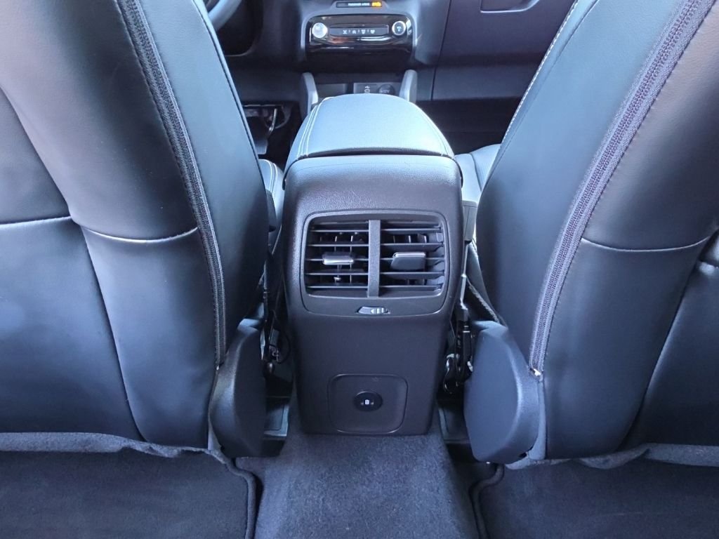 Used 2025 Silver Ford Platinum image 27