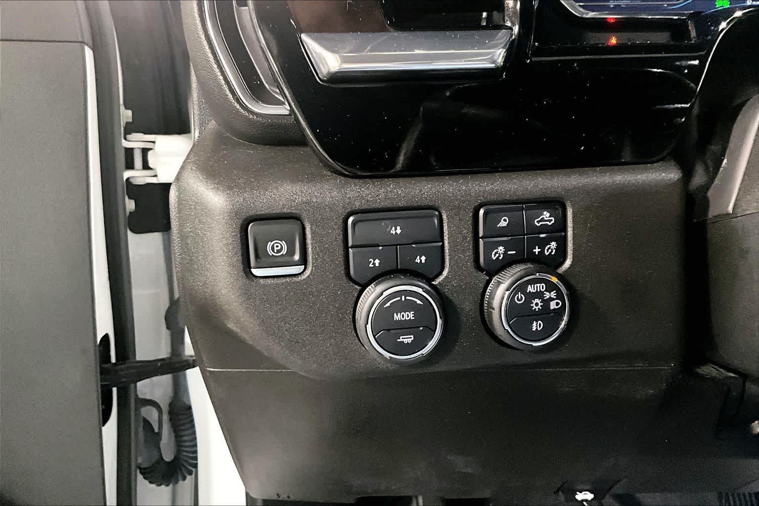 Used 2025 Summit White Chevrolet LT image 35