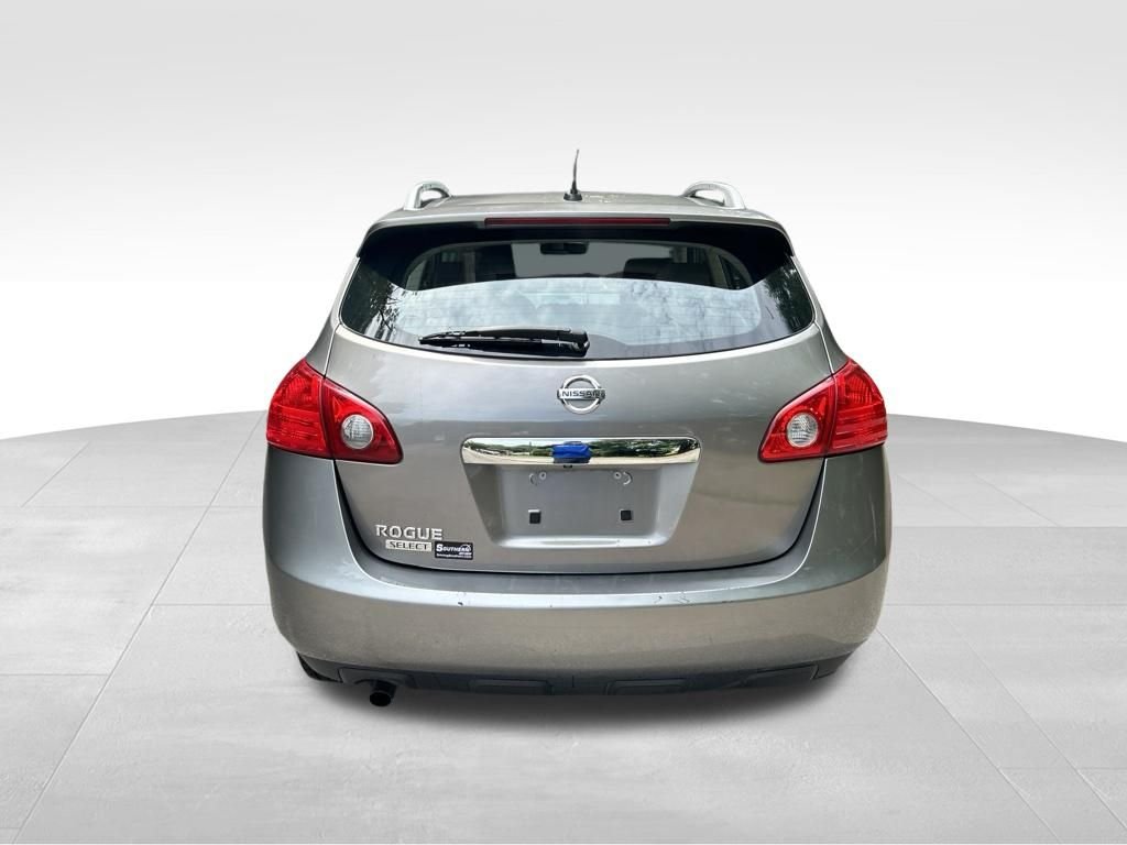 Used 2015 Gray Nissan S image 4