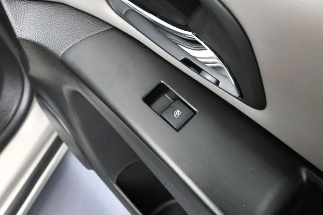 2013 Chevrolet Cruze LS - Photo 39