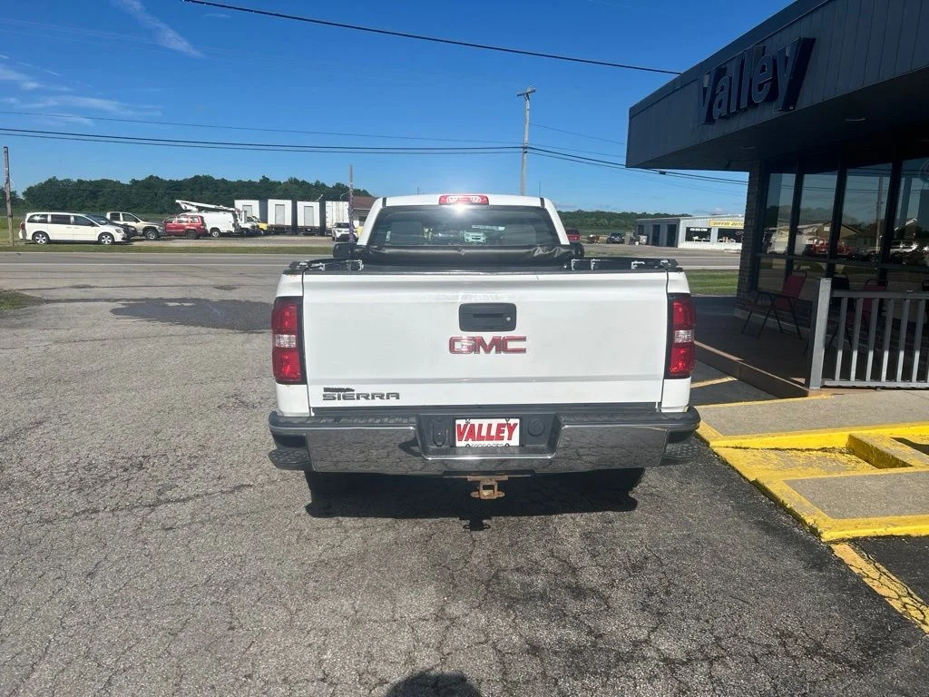 Used 2018  GMC Base image 4