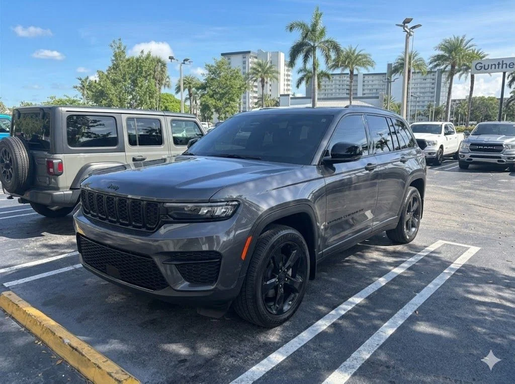 Used 2024 Gray Jeep Altitude X image 1