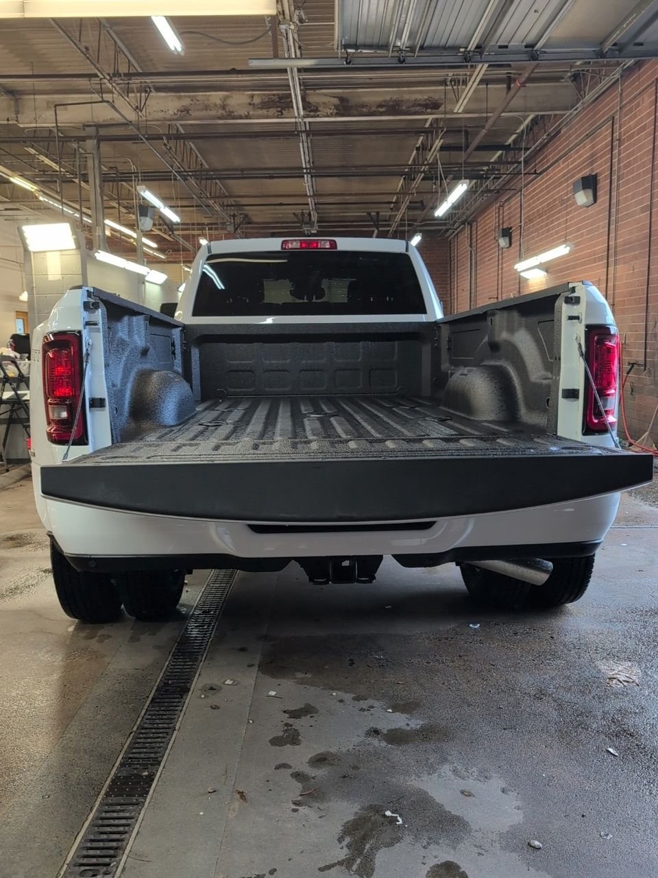 New 2027 Bright White Clear-Coat Exterior Paint RAM Big Horn image 7
