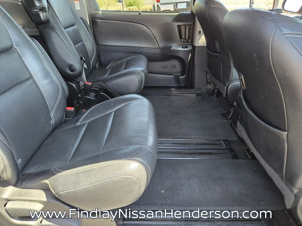 Used 2018 Red Toyota SE Premium image 17