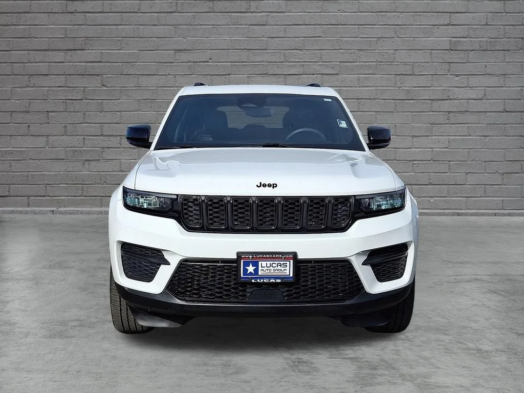 Used 2023 White Jeep Altitude 4x4 image 45