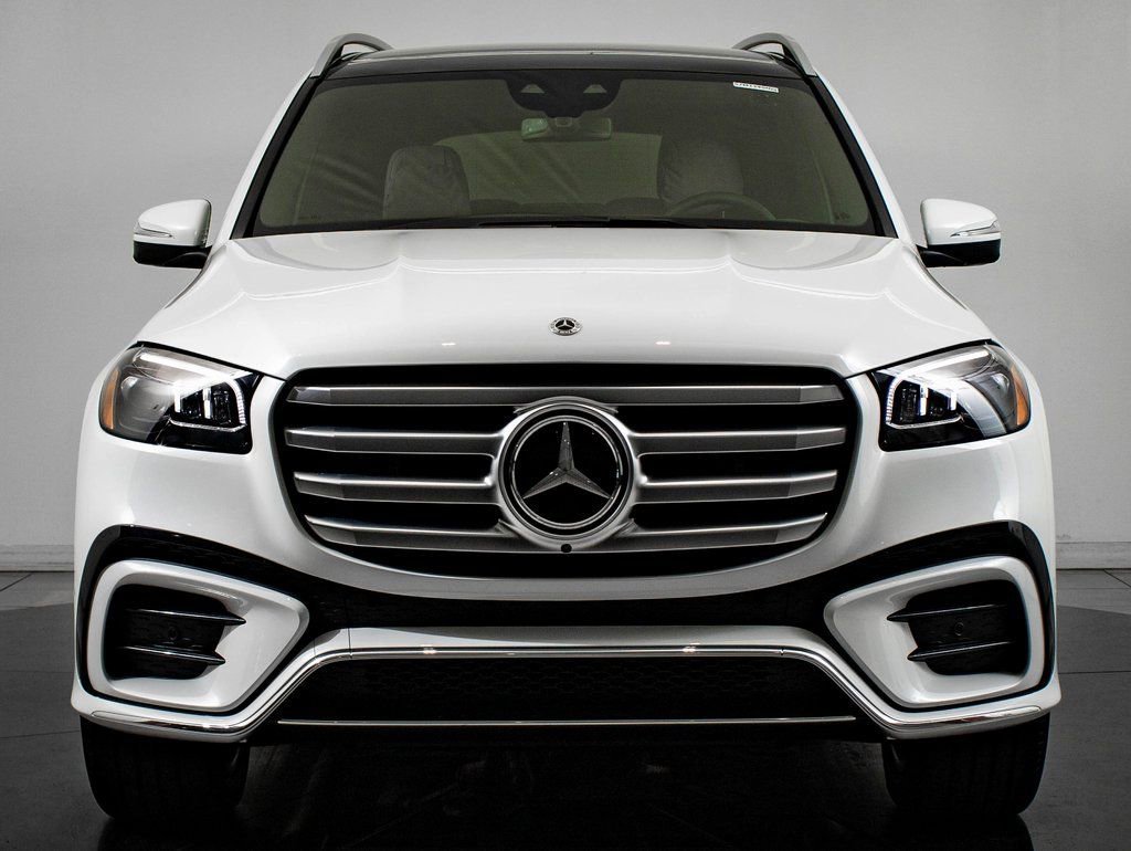 New 2026 MANUFAKTUR Moonlight White Metallic Mercedes-Benz GLS 450 image 2
