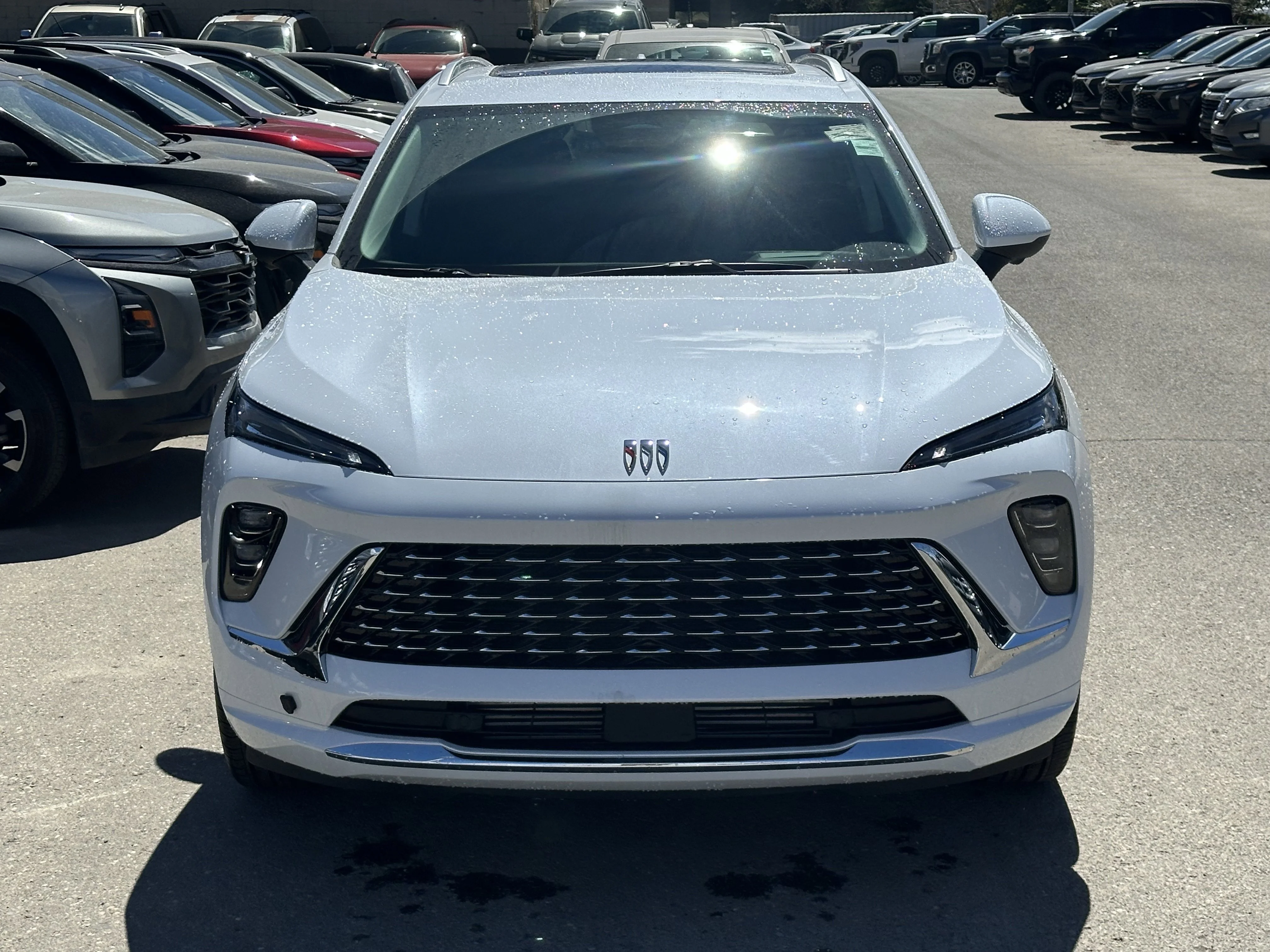 New 2026 Iridescent White Tricoat Buick Avenir image 2