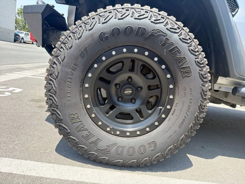 Certified Used 2019 Silver Jeep Unlimited Sport S image 17