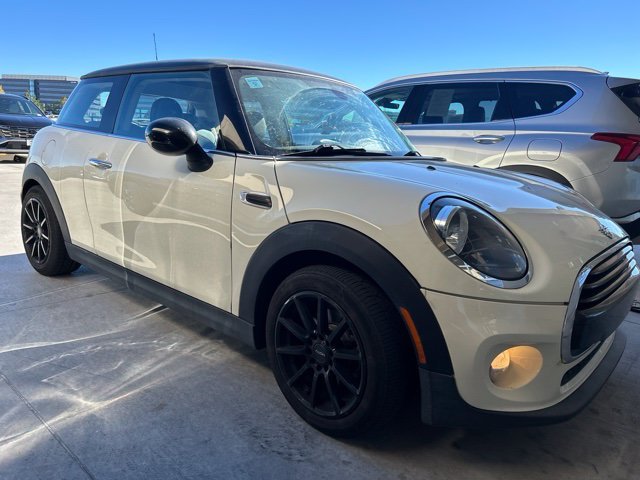 Used 2019 White MINI  image 2