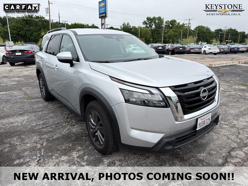 2025 Nissan Pathfinder SV 2WD's photo