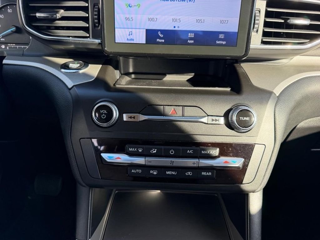 Used 2020 Star White Metallic Tri-Coat Ford XLT image 17