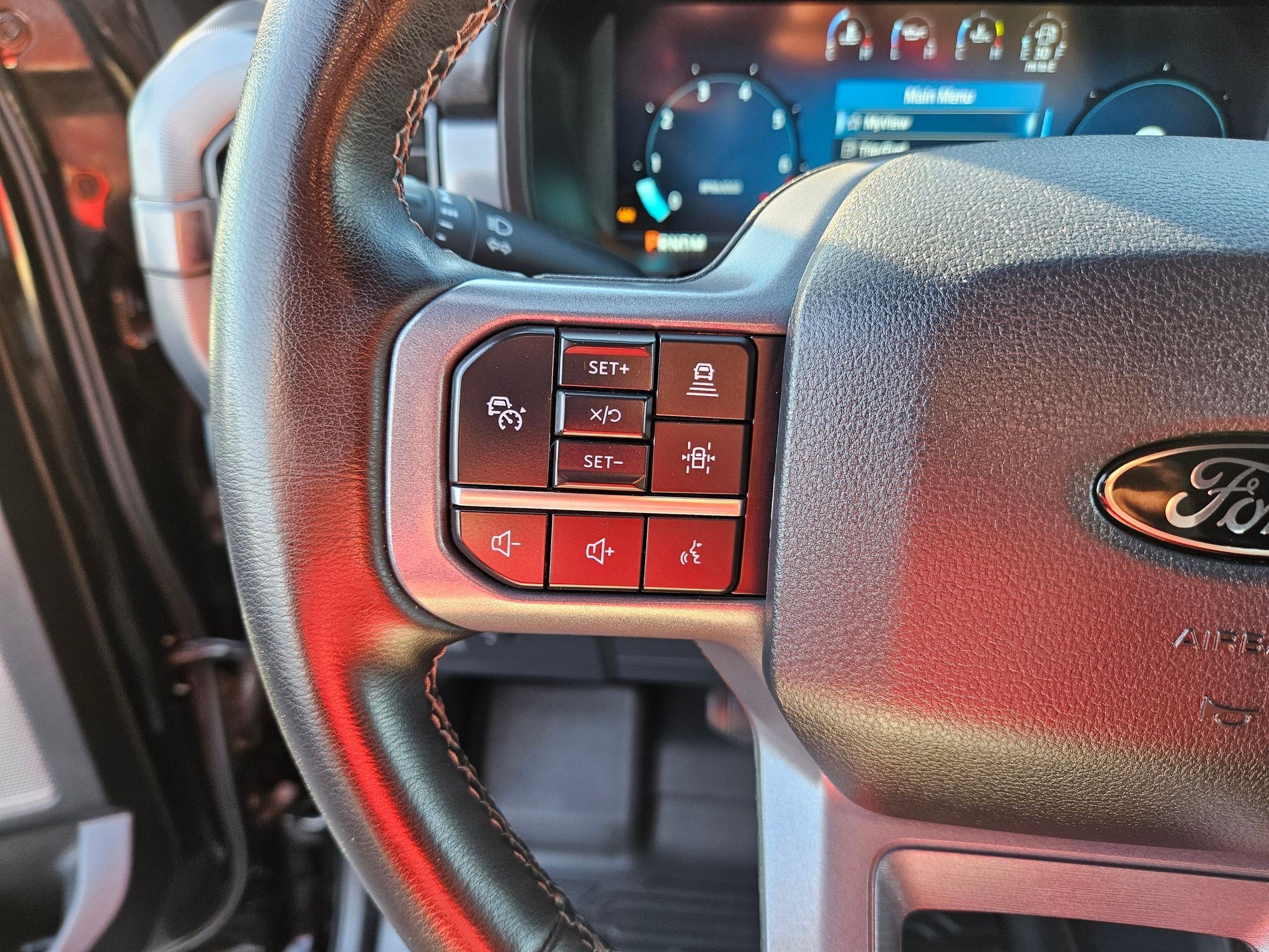 Used 2025 Agate Black Metallic Ford LARIAT image 17