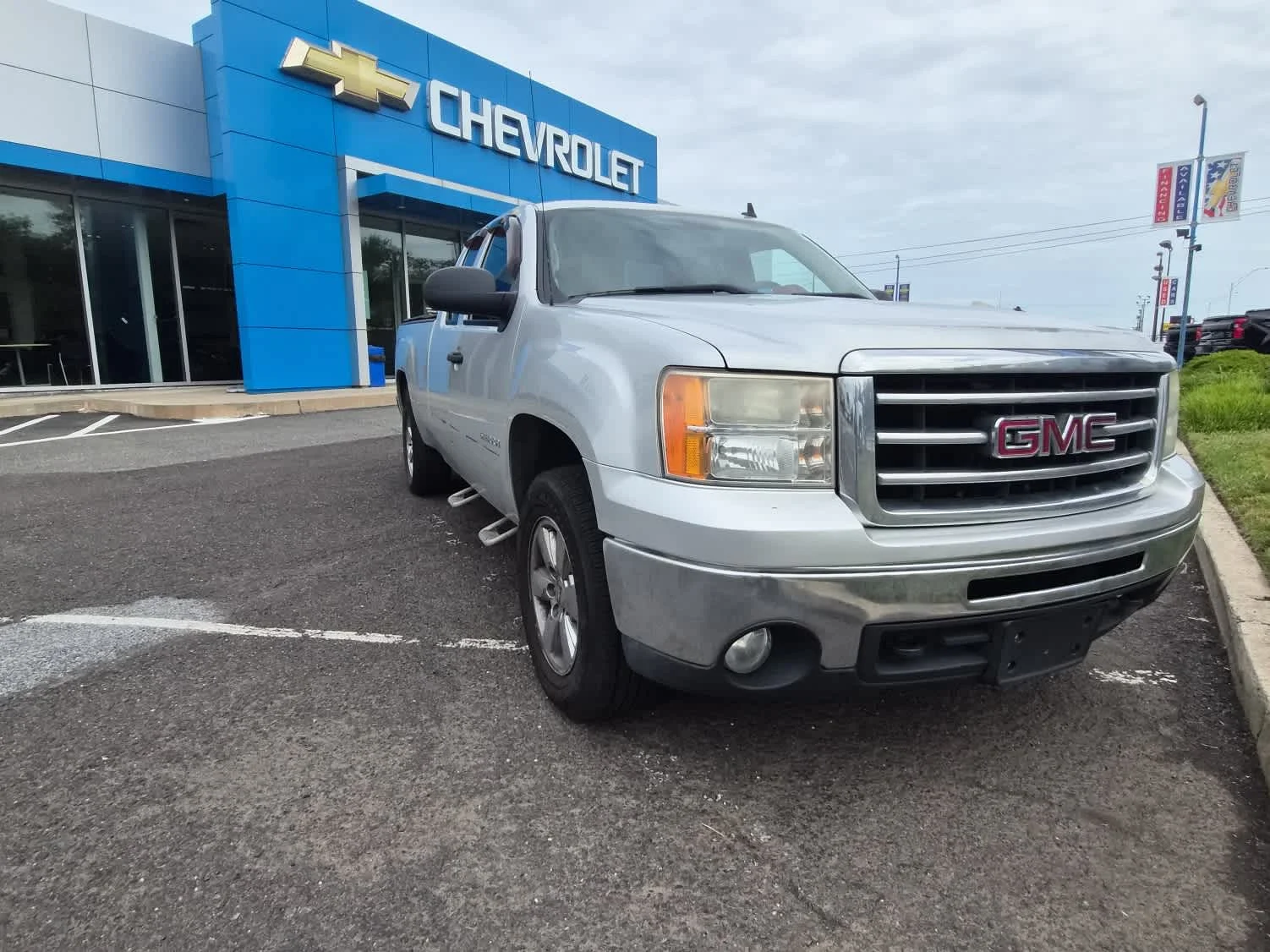 2013 GMC Sierra 4WD Extended Cab SLE MWB's photo