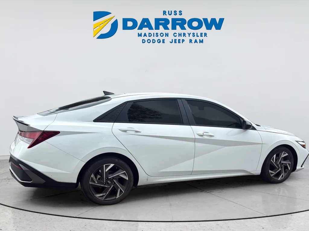 Used 2025 White Hyundai SEL Sport image 5