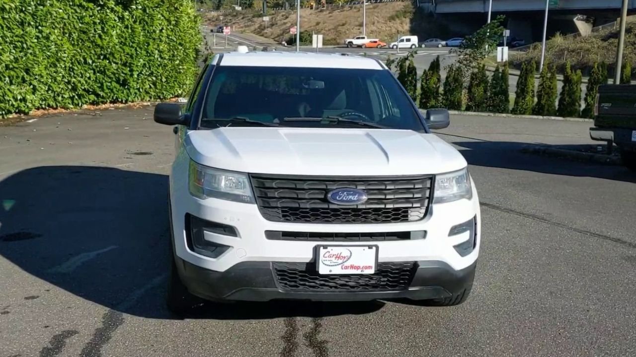 2016 Ford Explorer photo 2