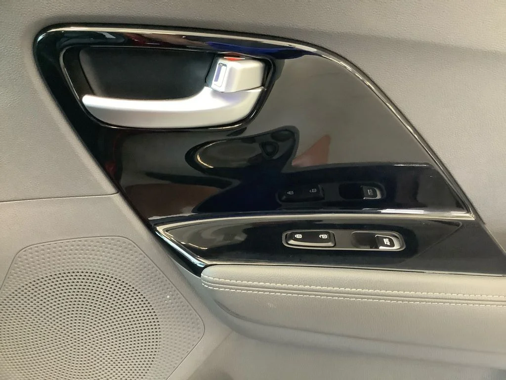 Used 2018 Red Kia EX image 15