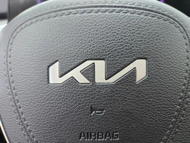 Used 2025 Black Kia S image 33