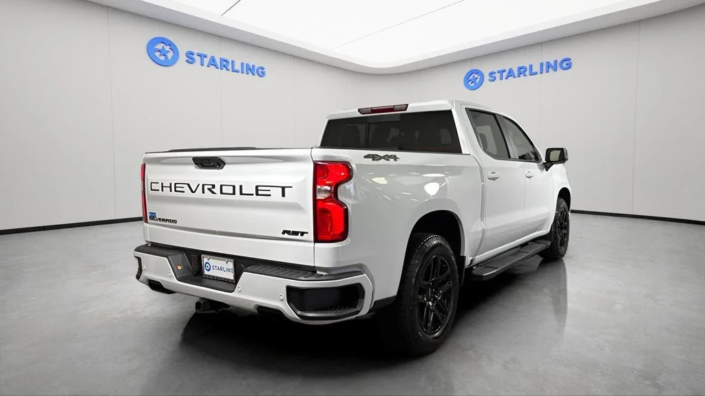 Used 2025 Summit White Chevrolet RST image 8