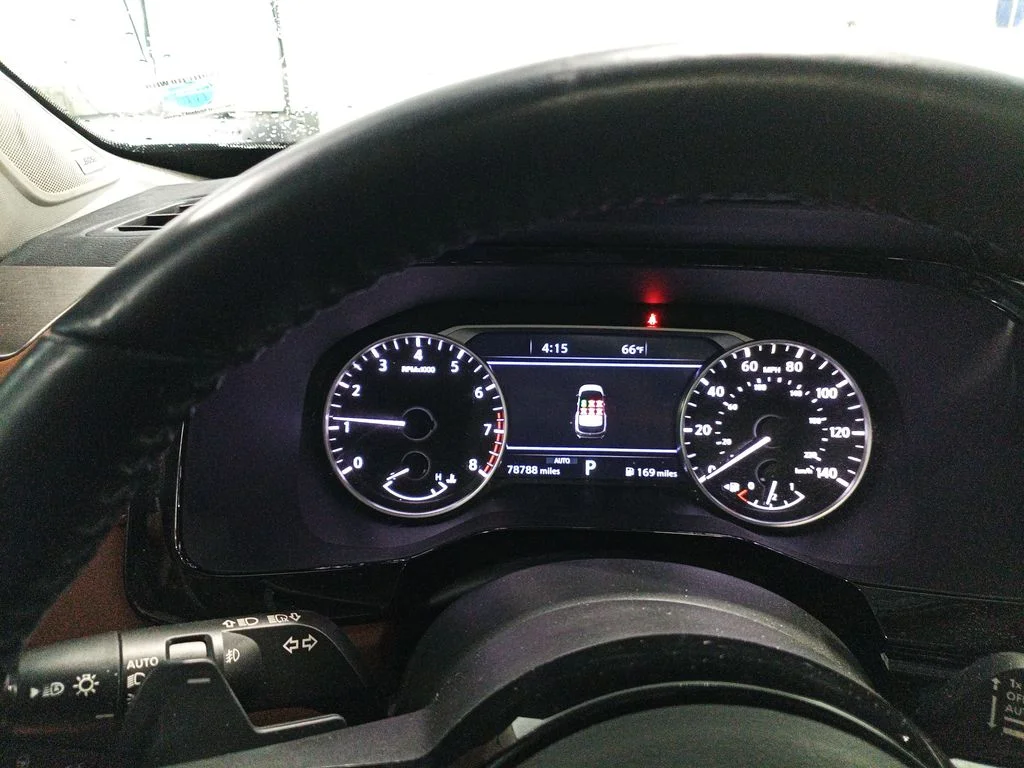 Used 2022 Black Nissan Platinum image 21