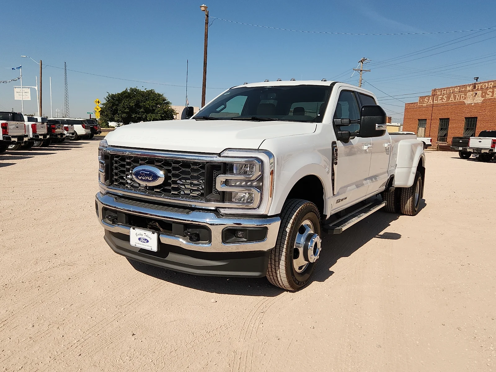 New 2026 Oxford White Ford Lariat image 3