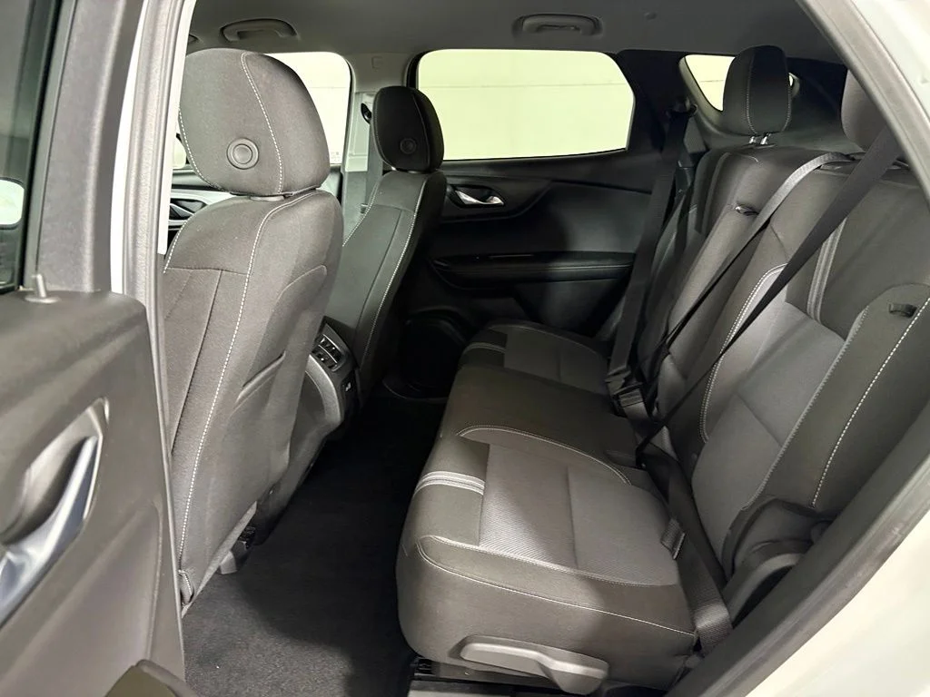 Used 2025 White Chevrolet LT image 33