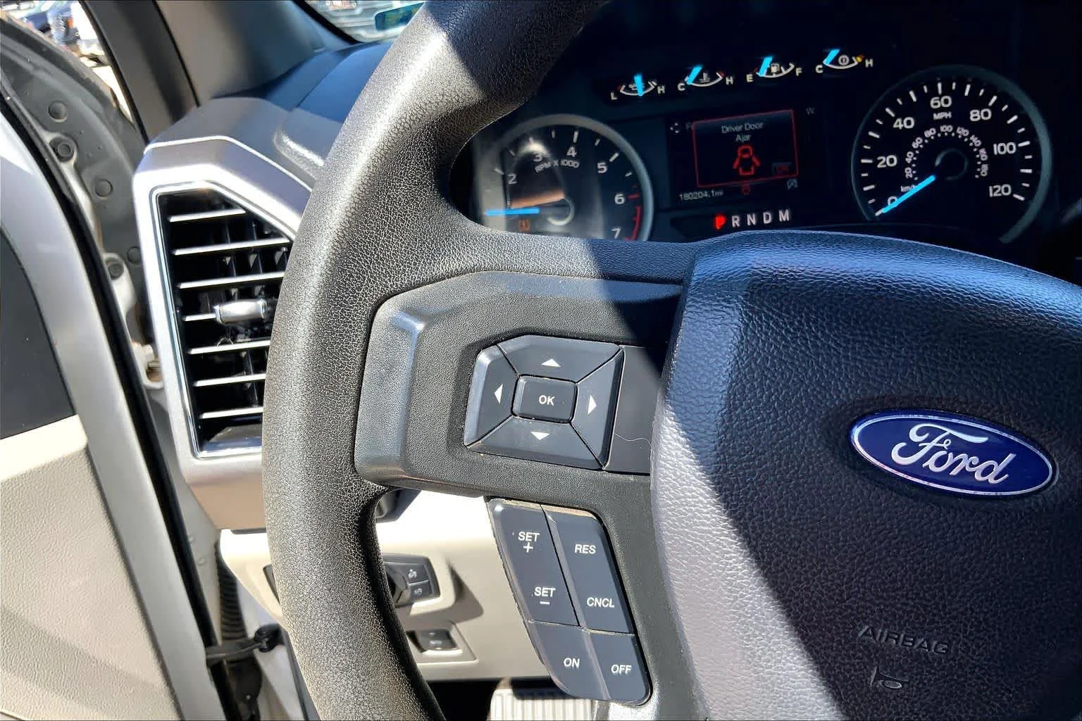 Used 2020 Oxford White Ford XLT image 22