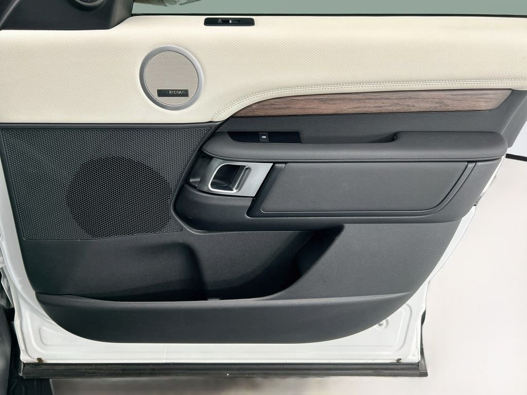 Used 2024 Fuji White Land Rover Dynamic SE image 24