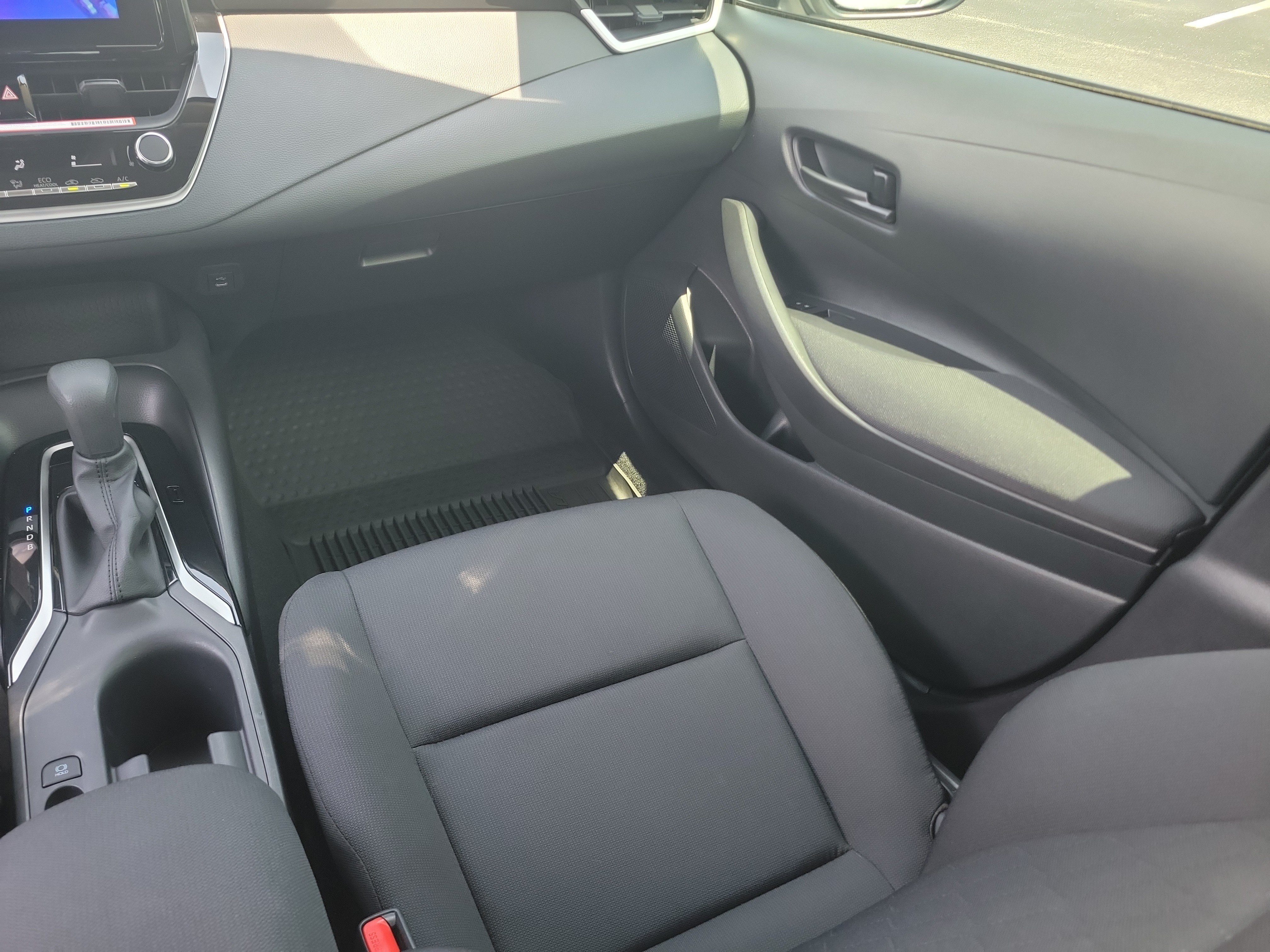 Used 2025 Pearl Toyota LE image 17