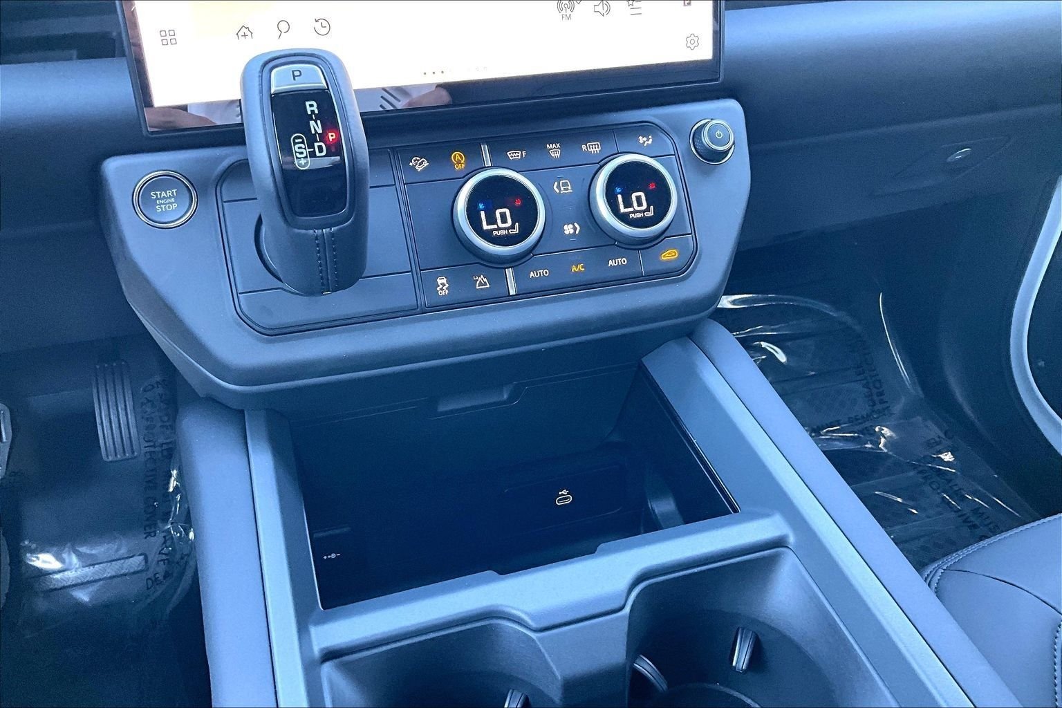 New 2026 Fuji White LAND ROVER S image 8