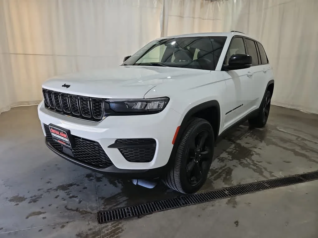 2023 Jeep Grand Cherokee Altitude 4x4's photo