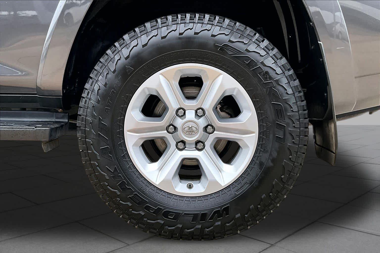Used 2021 Magnetic Gray Metallic Toyota SR5 Premium image 11