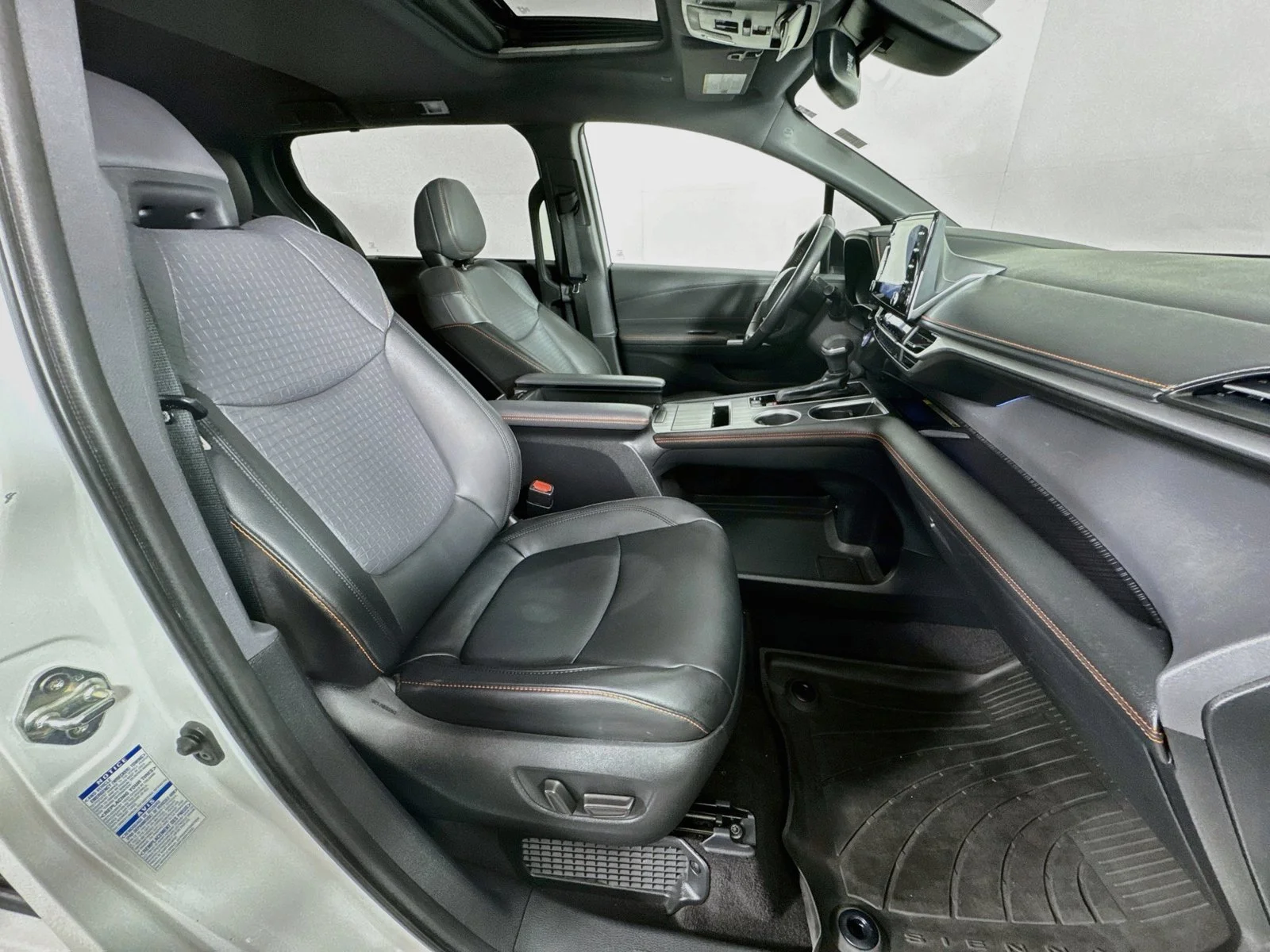 Used 2022 White Toyota XSE image 30