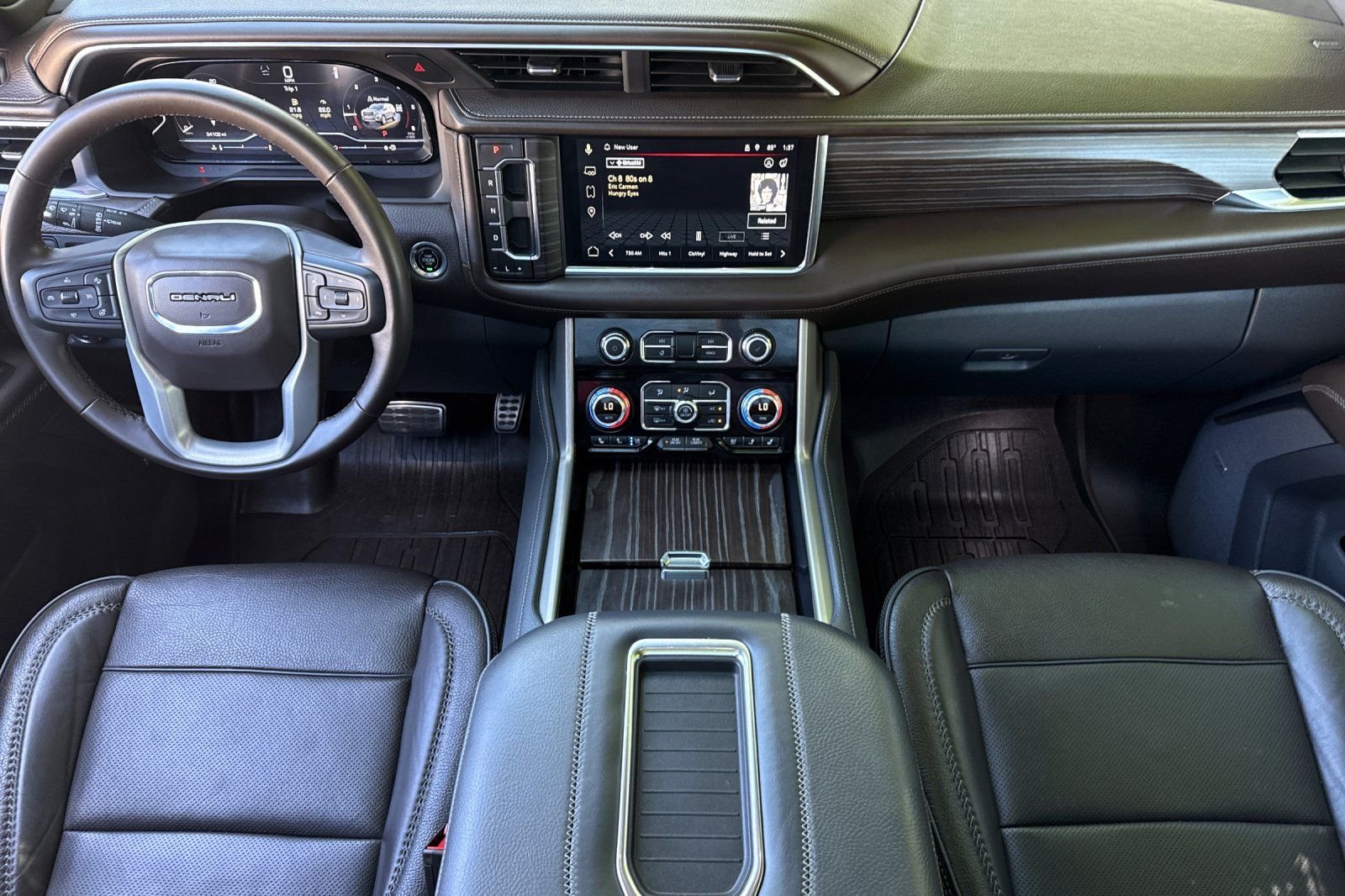 Used 2023  GMC Denali image 13