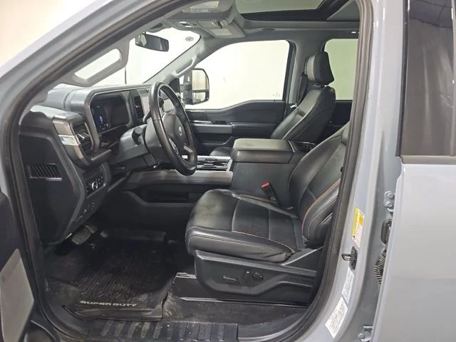 Used 2025  Ford Lariat image 7