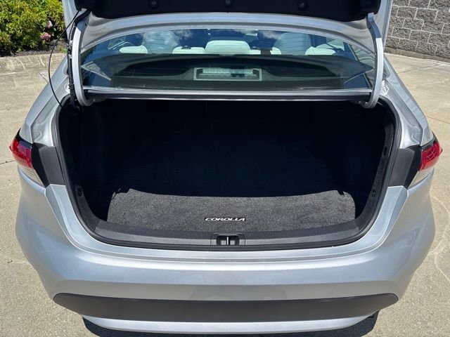 Used 2022 Silver Toyota LE image 11