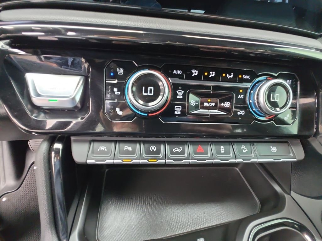 Certified Used 2022 Silver GMC AT4 image 17