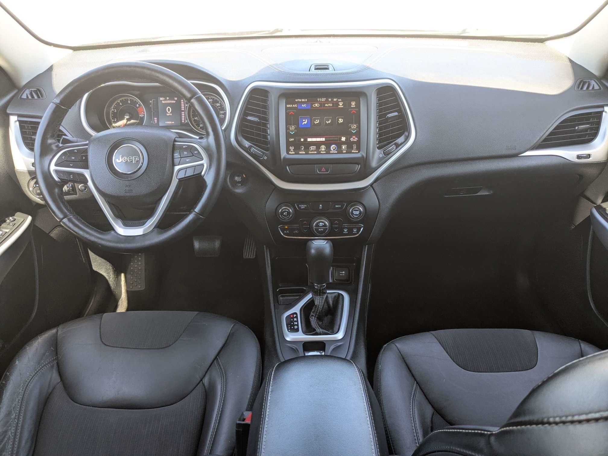 Used 2018 Light Brownstone Pearlcoat Jeep Latitude Plus image 18