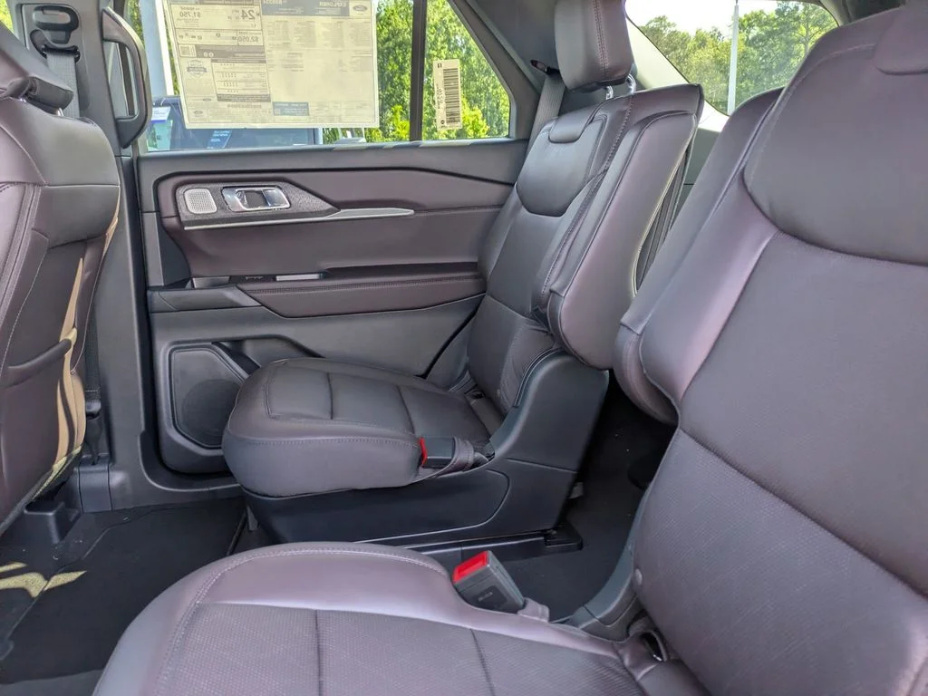 New 2026 Rapid Red Metallic Tinted Clearcoat Ford Platinum image 18