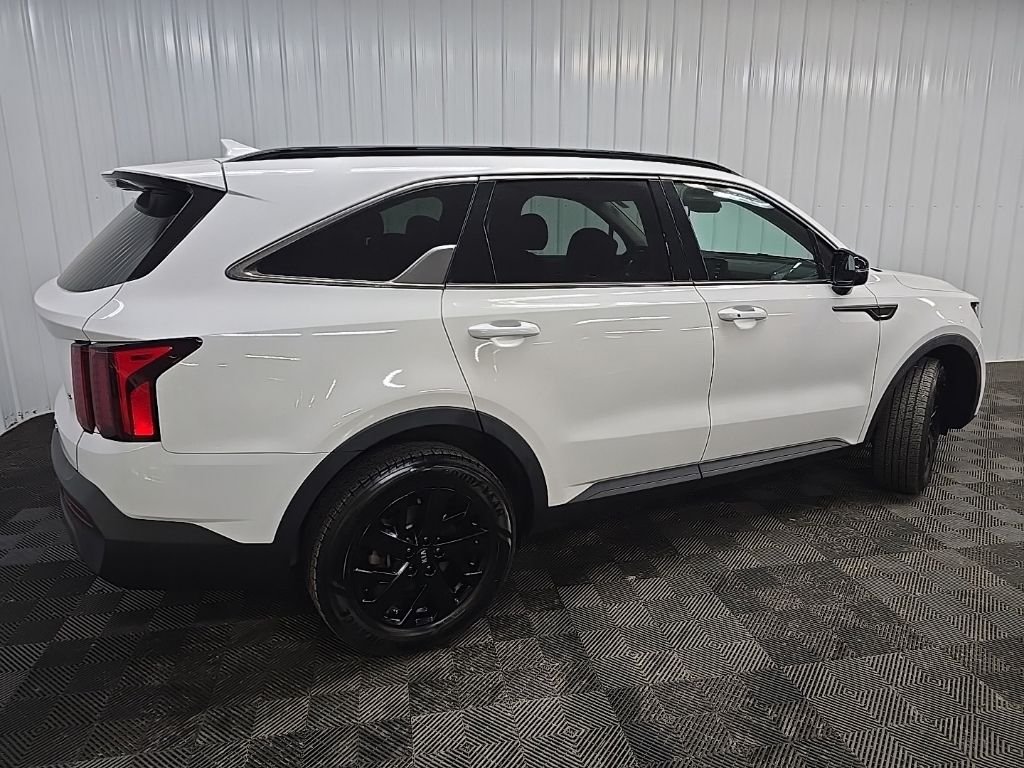 Used 2021 White Kia S image 3