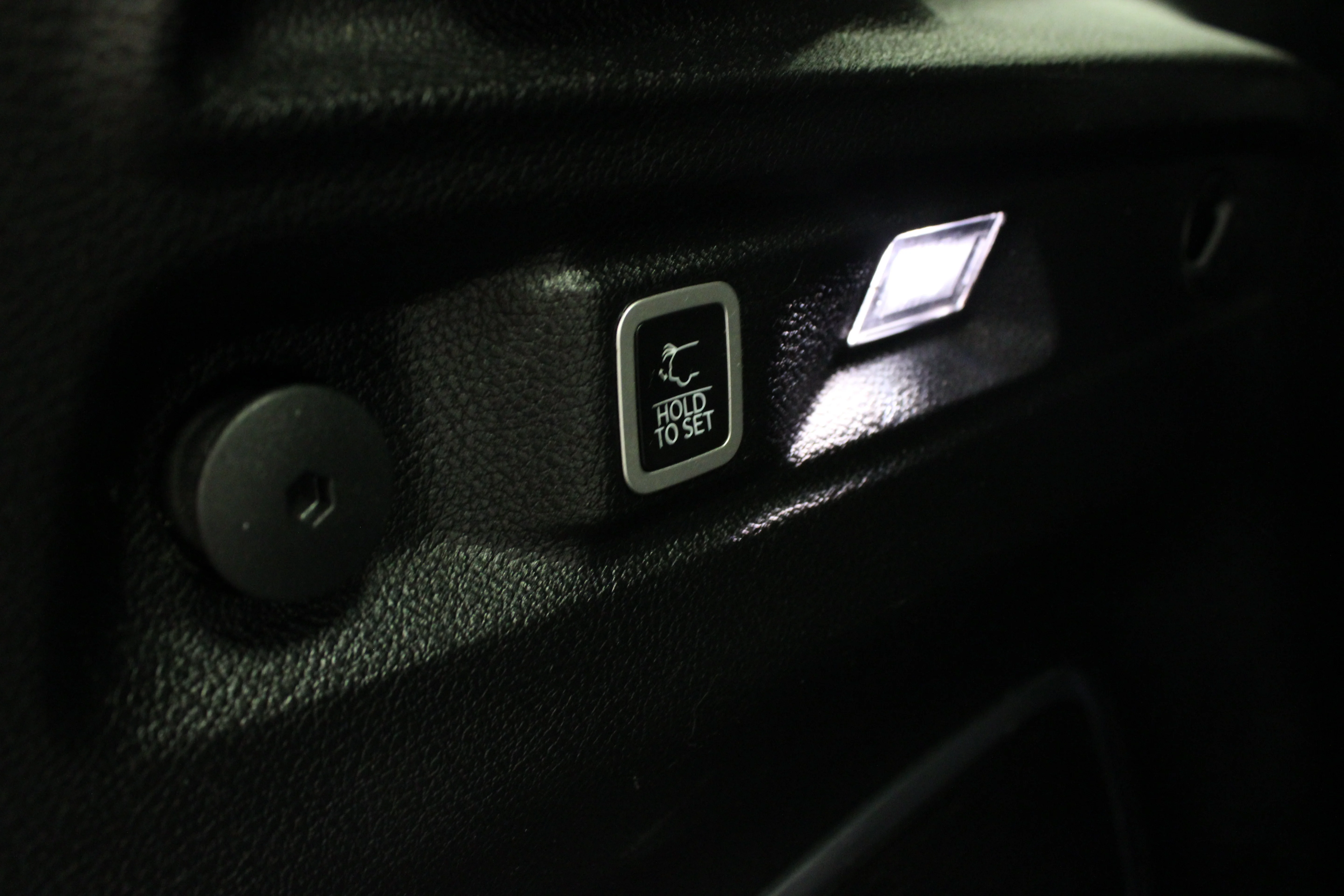 Used 2022 Diamond Black Crystal Pearlcoat Jeep Limited image 12