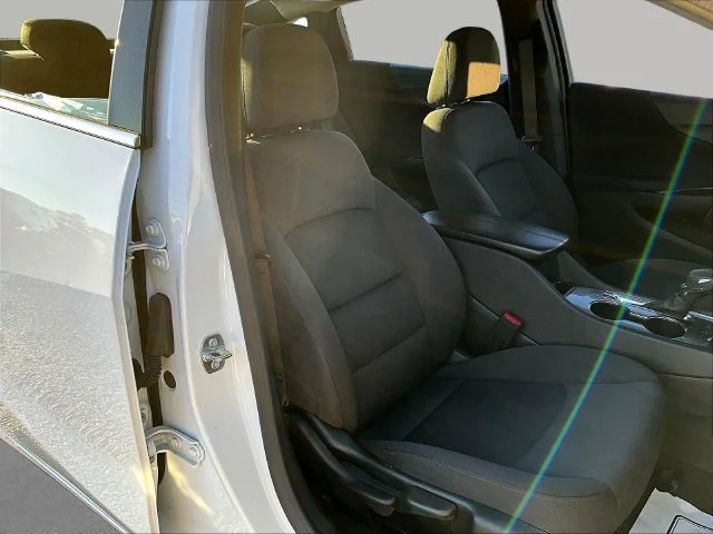 Used 2025 White Chevrolet LT image 31