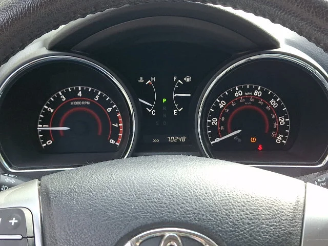 Used 2013 White Toyota SE image 22