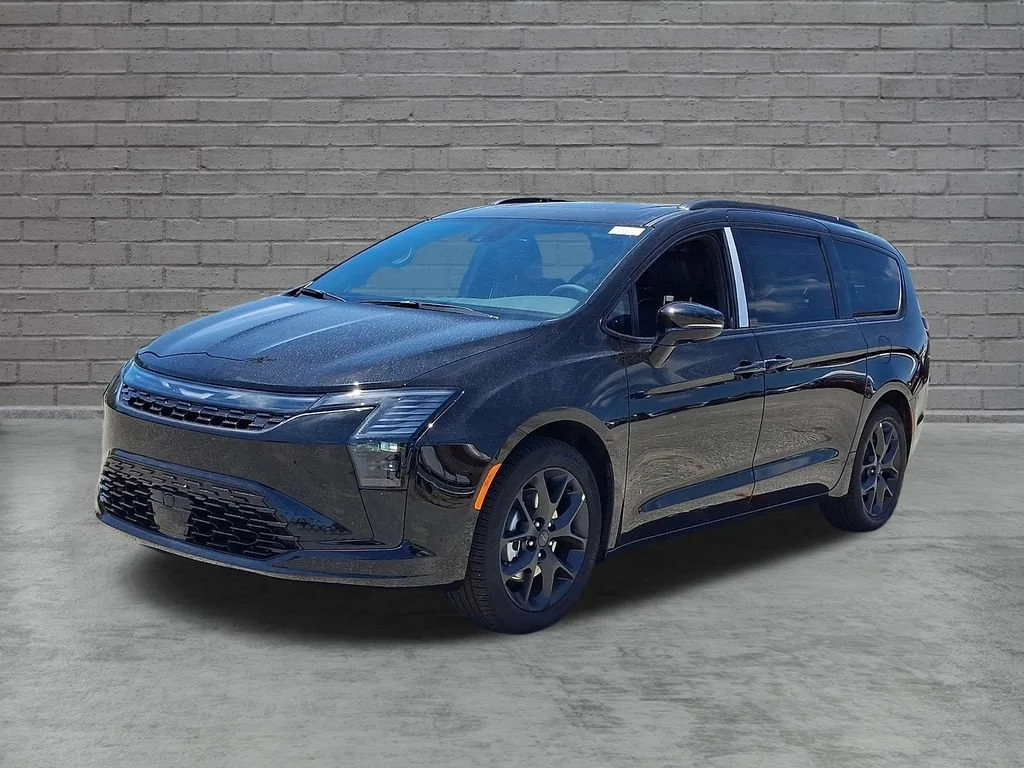 New 2027 Diamond Black Crystal Pearlcoat Chrysler Limited image 4