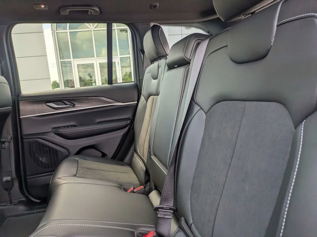 New 2027 High-Gloss Black Paint Jeep  image 16