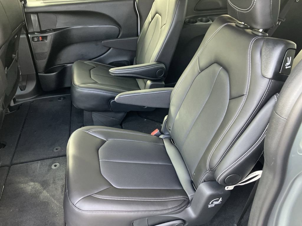 2026 Chrysler Pacifica Select - Photo 27